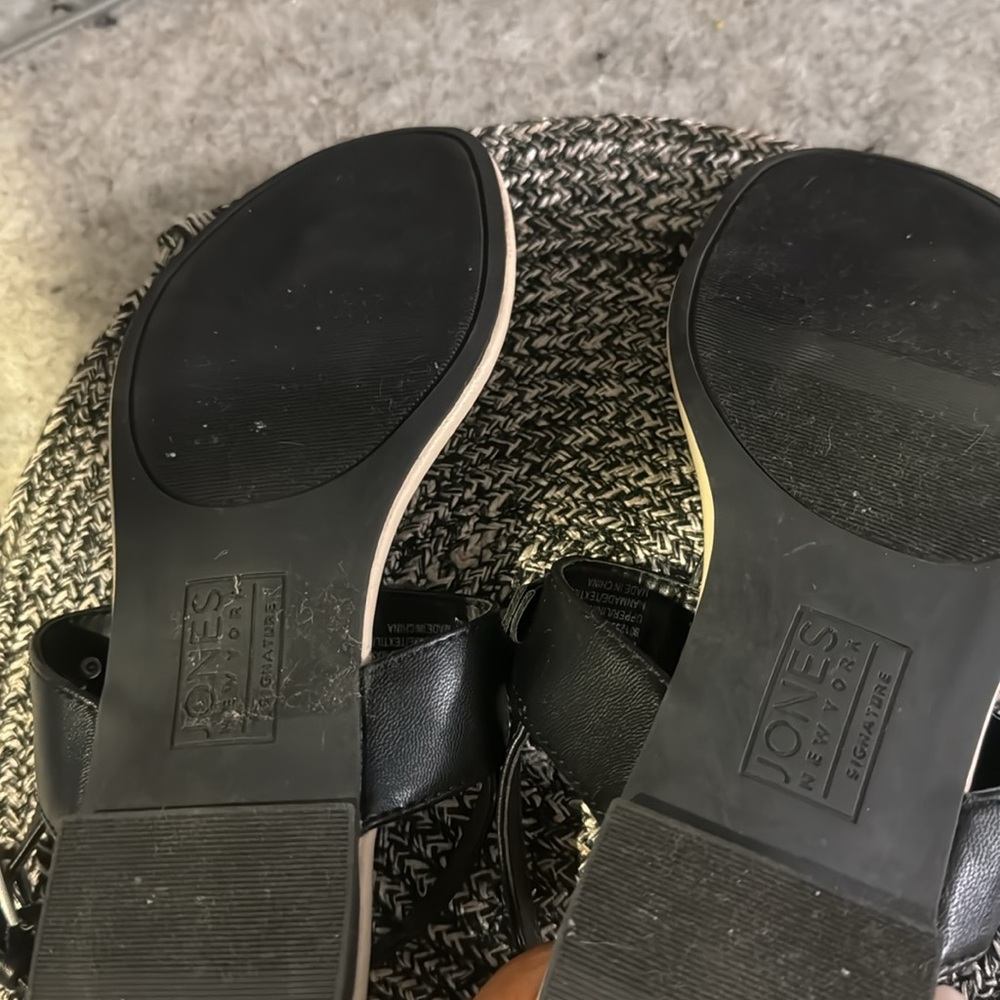 Jones NY leather thong sandals - Picture 5 of 6